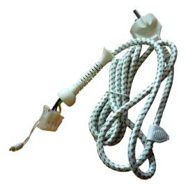 Le cordon d'alimentation du nettoyeur vapeur est ab&icirc;m&eacute;