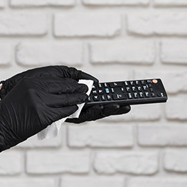 Nettoyer la télécommande - Image by magnific